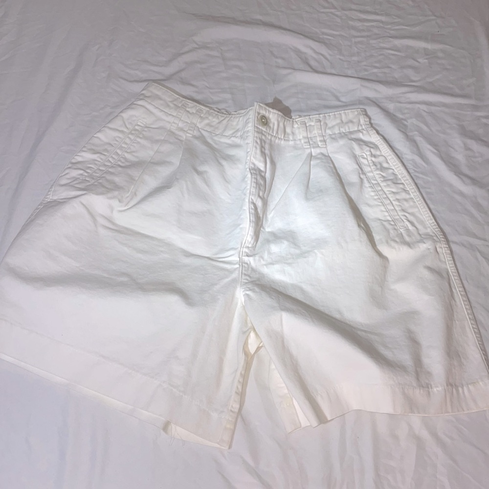 Dockers. 100% cotton. White shorts. XL.